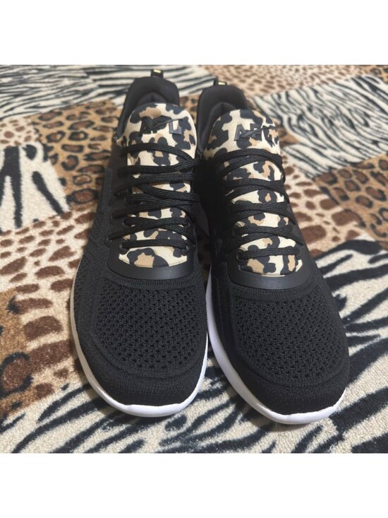 Athletic_Shoes